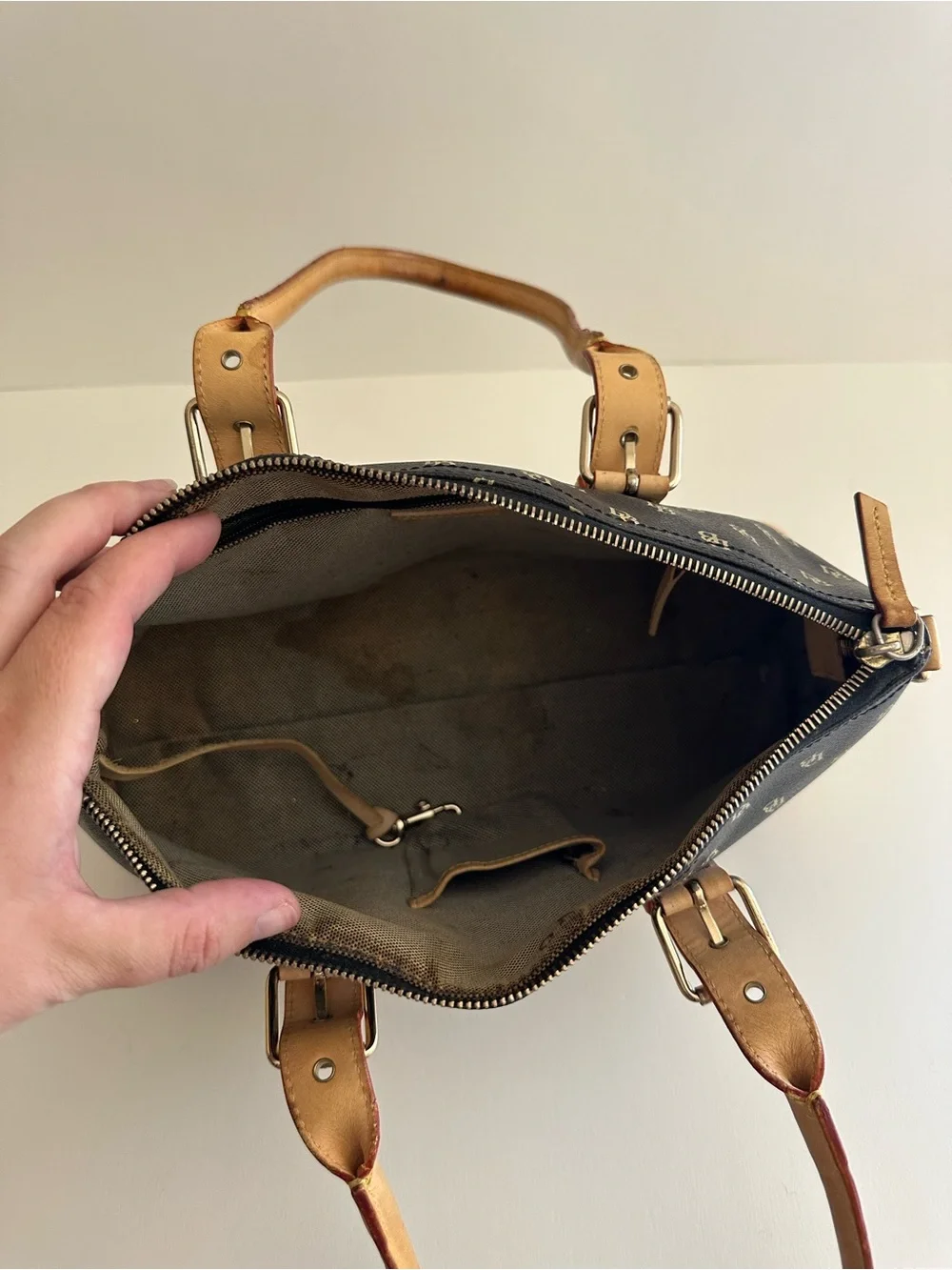Dooney & Bourke good used